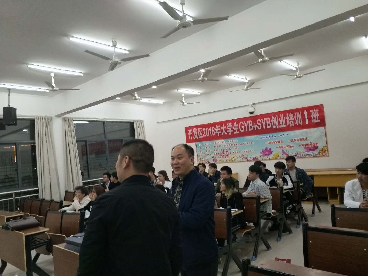 开发区公共就业人才服务局培训负责人到高校园区创业孵化基地进行实地考察